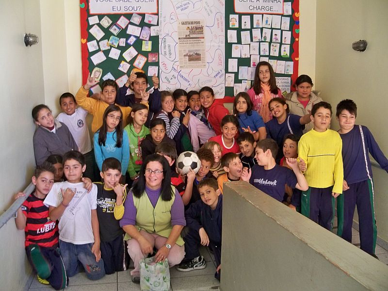 A atividade desenvolvida pela professora Sonia Domingues com seus alunos de 4ª série da Escola Municipal Paulo Freire, em Curitiba, está entre os cases do livro | Divulgação