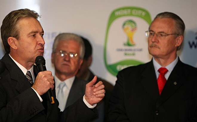 Acordo põe fim a impasse que durava desde a escolha das sedes da Copa do Mundo de 2014 | 
