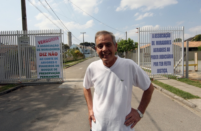 Moradores da Rua Ladislau Schultz, como Egon Prado, comemoram decisões favoráveis da Justiça | Valterci Santos/Gazeta do Povo
