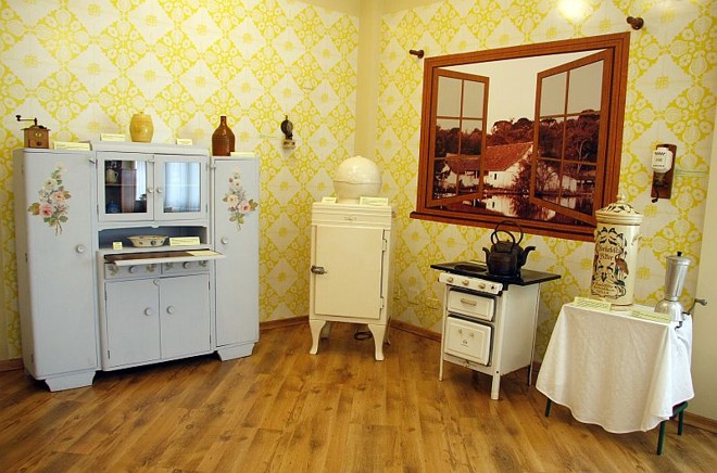 Móveis e utensílios domésticos das famílias tradicionais de São José dos Pinhais contam a história cotidiana das principais etnias que colonizaram o município |