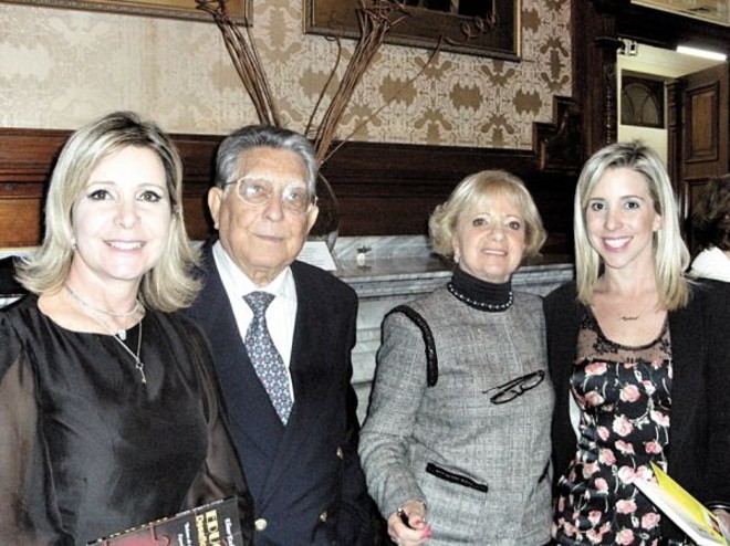 LANÇAMENTO CONCORRIDO -A escritora Elinor Eschholz Ribeiro lançou sua obra 