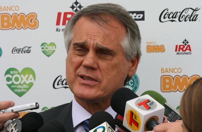 Andrade diz que não houve erro na organização da venda de ingressos para o Atletiba | 