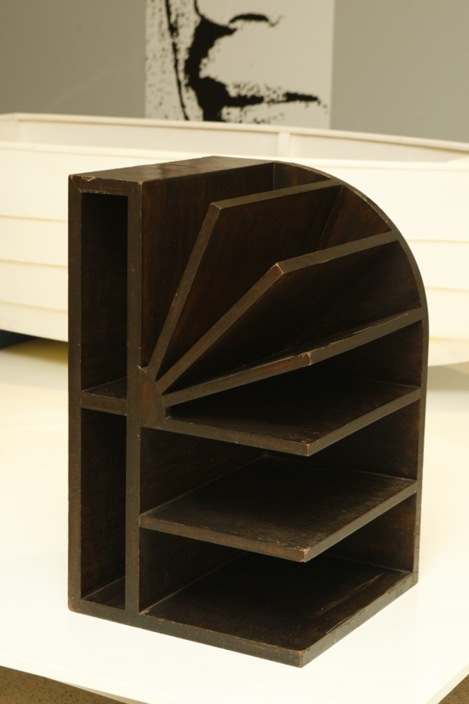 Armário de Partituras em madeira ebanizada, de Gregori Warchavchik, do fim dos anos 1920 |