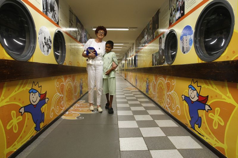 Ety no "cordão umbilical" que liga o antigo Hospital de Criança César Pernetta ao moderno complexo Pequeno Príncipe | Jonathan Campos