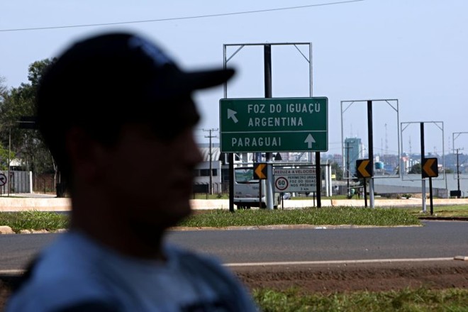 Felipe (nome fictício) trocou o salário de R$ 800 mensais por uma renda de R$ 8 mil com o contrabando: