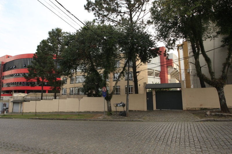 Alteração no percurso do rio canalizado abaixo da Arena da Baixada, no lado da Avenida Getúlio Vargas, exigirá escavações monstruosas, segundo engenheiro | Antonio Costa/Gazeta do Povo