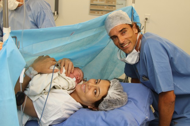 Leila e Emanuel não escondem o sorriso ao receberem o filho Lukas | 