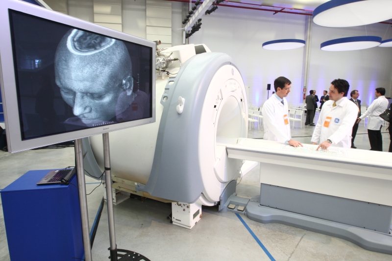 Equipamento de tomografia fabricado pela General Electric na cidade de Contagem (MG): empresa é a segunda maior do mundo em produção de aparelhos médicos | Frederico Haikal/Jornal Hoje Em Dia