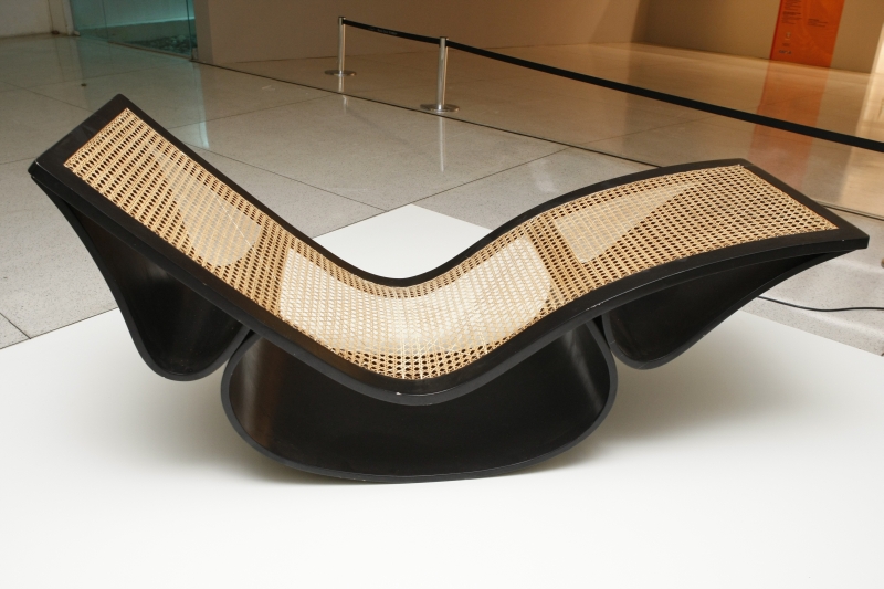 A Espreguiçadeira com Balanço, de Oscar Niemeyer, dos anos 1970 | Fotos: Daniel Castellano/ Gazeta do Povo