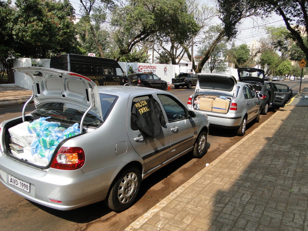 Carros estavam carregados com produtos contrabandeados | Divulgação / PF