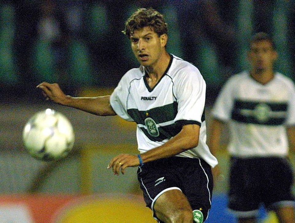 Tcheco em sua primeira passagem pelo Coritiba em 2003: meia vem por empréstimo até o fim do ano | Rodolfo Bührer/ Agência de Notícias Gazeta do Povo