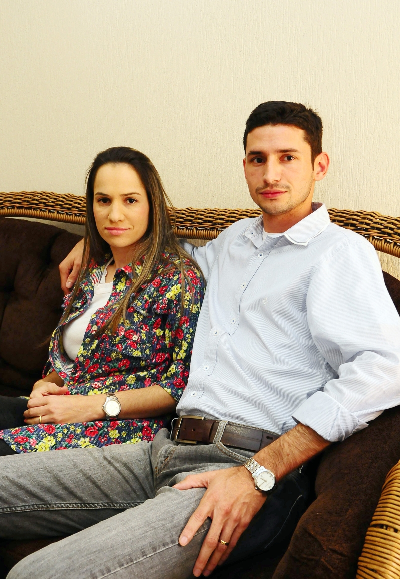 Juntos há sete anos, Paulo Félix e Ximene Maricel casaram-se aos 21 e 22 anos para constituir família | Marcos Labanca / Gazeta do Povo