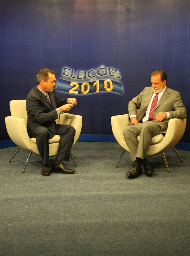 Osmar Dias (à direita) no Paraná TV: Pronasci é aposta para segurança | Priscila Forone / Gazeta do Povo