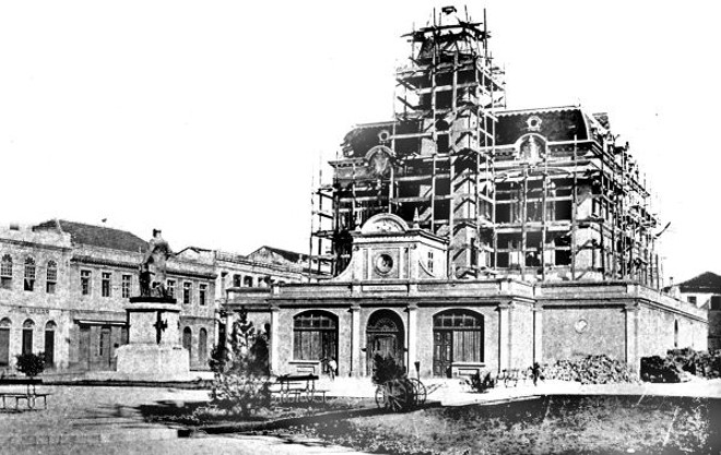 Construção da antiga prefeitura de Curitiba, na futura Praça Generoso Marques. Foto de maio de 1915 | 