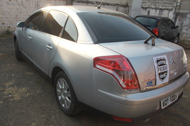 Carro seria usado para transportar drogas | 