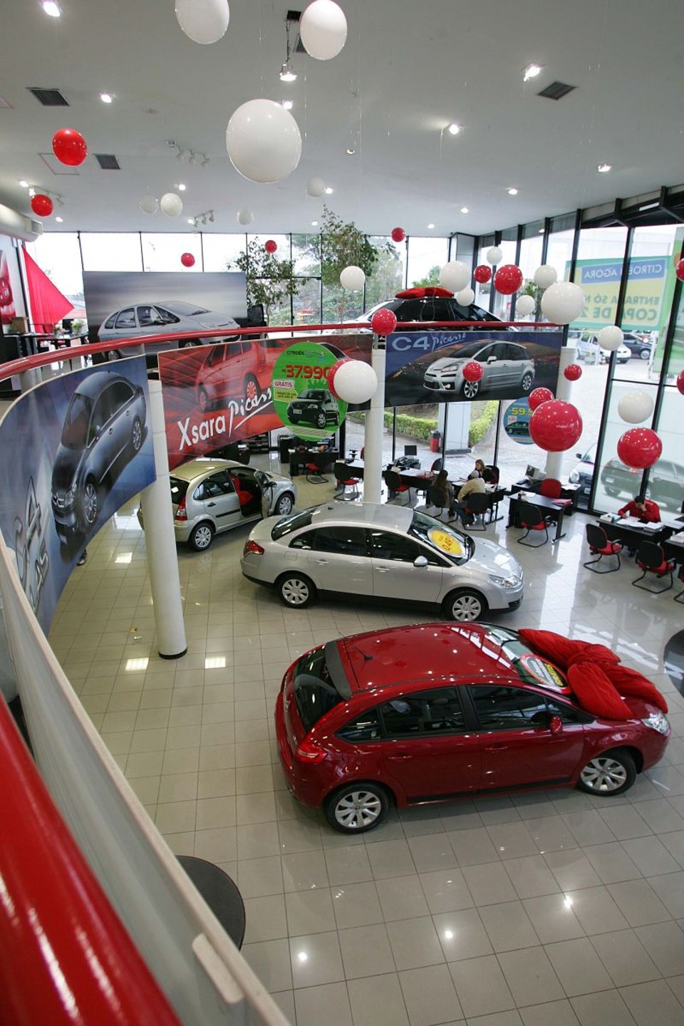 Considerando apenas automóveis e comerciais leves, as vendas na primeira metade de setembro cresceram 8,06%, para 140.585 unidades, ante período idêntico do ano passado | Ivonaldo Alexandre/ Gazeta do Povo