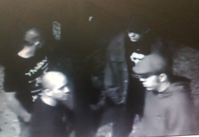 Imagens de câmeras de segurança mostram suposto grupo de skinheads que teria assassinado um jovem de 18 anos no bairro São Francisco | Felippe Aníbal/ Gazeta do Povo