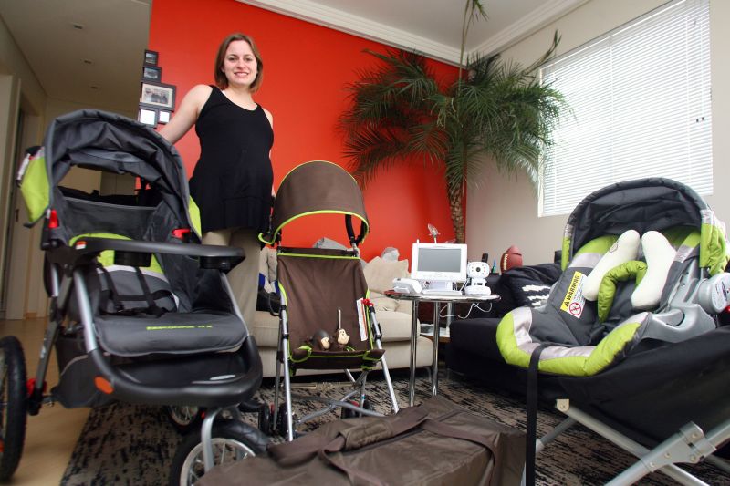 A dentista Nicia Jansen Pereira, de 27 anos, foi até Miami para fazer as compras do enxoval do bebê: compras saíram tão baratas que pagaram a viagem | Priscila Forone/ Gazeta do Povo