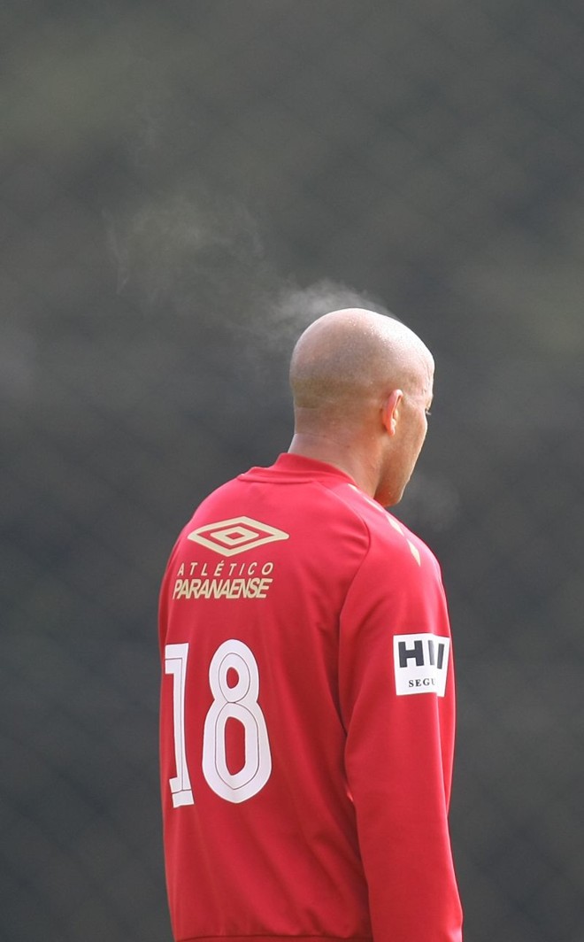 Alex Mineiro resolveu não dar entrevistas. De acordo com o seu procurador, que virou porta-voz, ele estaria muito chateado com o clube | Jonathan Campos / Gazeta do Povo