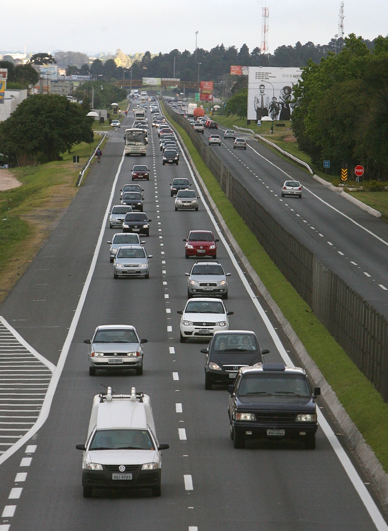 Ontem, fluxo era de 2,2 mil veículos por hora na BR-277 na volta para Curitiba | Hedeson Alves/Gazeta do Povo