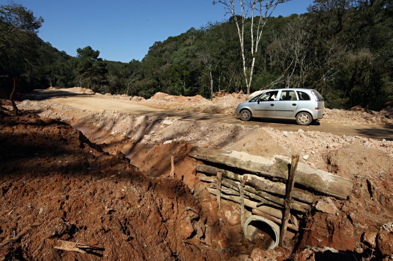 A PR-090, conhecida como Estrada do Cerne, tem trechos em condições precárias. Atração de investimentos passa pela melhoria da infraestrutura de transporte na região dos Campos Gerais | Albari Rosa/ Gazeta do Povo