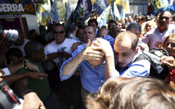 Serra: candidato tucano acusou PT de criar tropa de choque | STR / Reuters