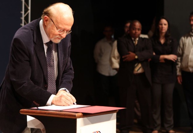 Alberto Goldman (PSDB), governador paulista: denúncias de propaganda de Serra em eventos oficiais e antecipação suspeita do feriado do Dia do Servidor | 