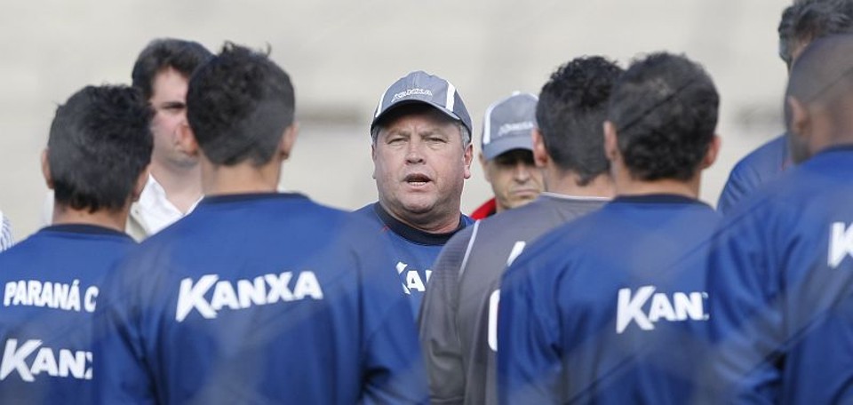 Wanderson deve voltar ao time paranista no 4-4-2 de Cavalo Roberto Cavalo começa a dar sua forma à equipe do Paraná | Daniel Castellano / Agência de Notícias Gazeta do Povo