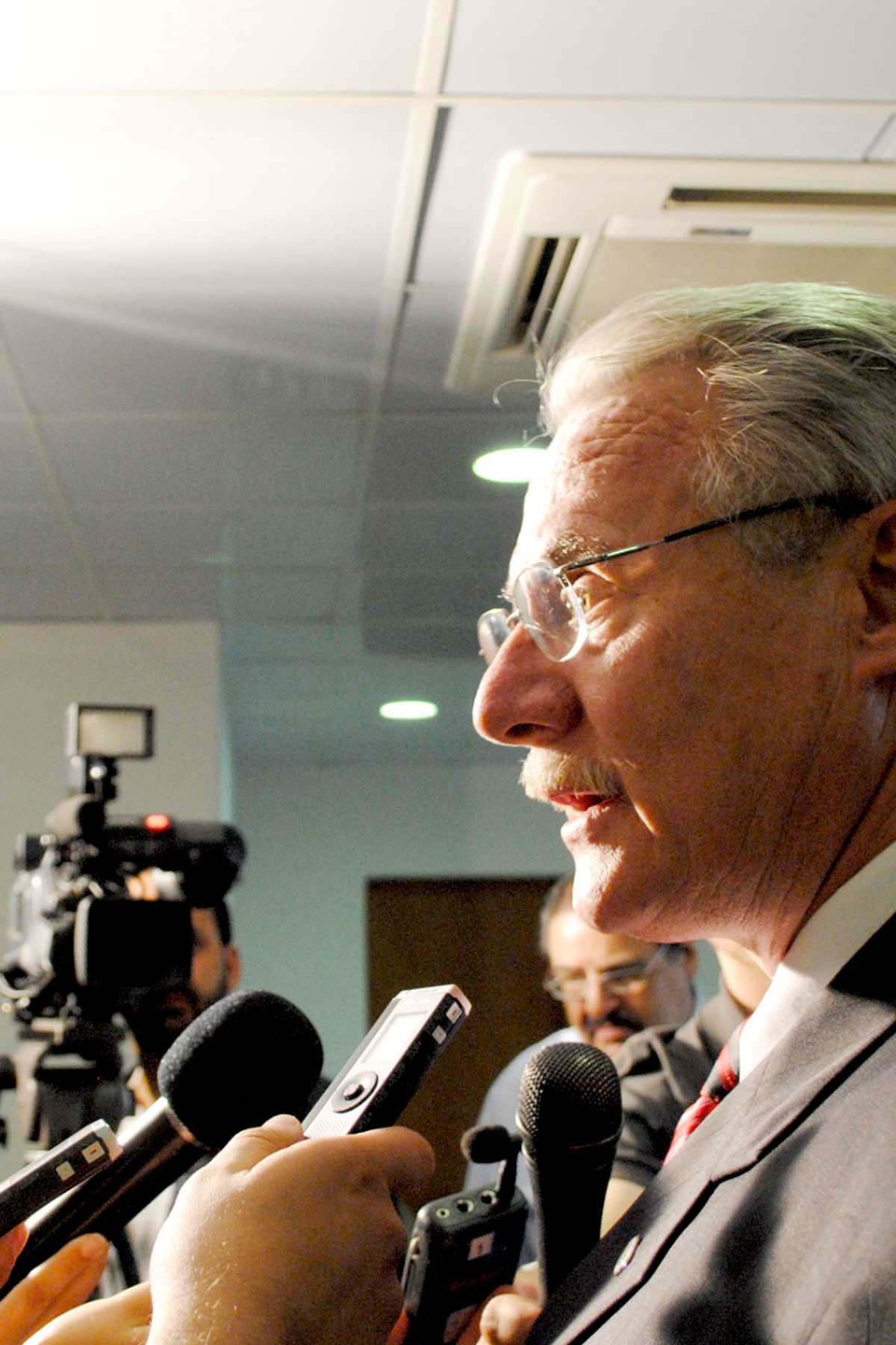 Governador Pessuti pediu para vereadores aprovarem projetos de lei necessários para a Copa do Mundo em Curitiba | Osvaldo Ribeiro / AEnoticias
