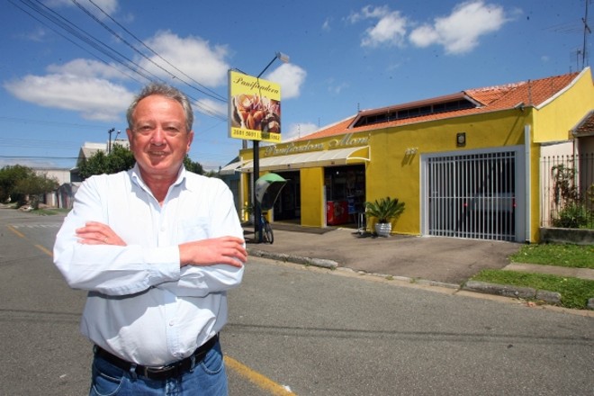 O imóvel de Ruy Garbin ficou dez anos na ilegalidade depois que ele fez uma panificadora na frente de casa: regularização veio graças a um programa municipal | 