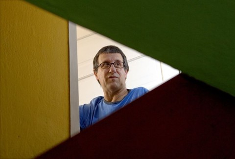 Laerte viaja à tevê dos anos 50 No novo livro, Laerte conta com a colaboração do filho, Rafael | Leonardo Wen / FolhaPress