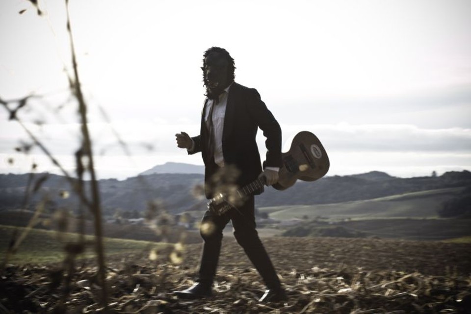 Muitos cliques de bandas curitibanas Koti, personagem da música local. | Paulo Rick/ Divulgação