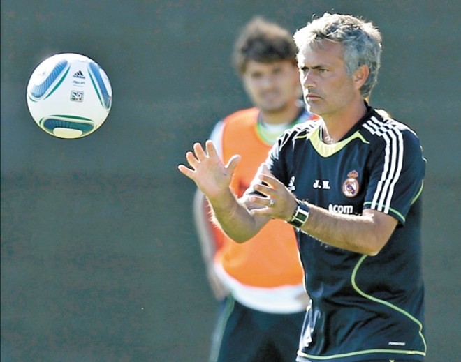 Mourinho: oito gols marcados e um sofrido com o Real na temporada 2010/2011 | 