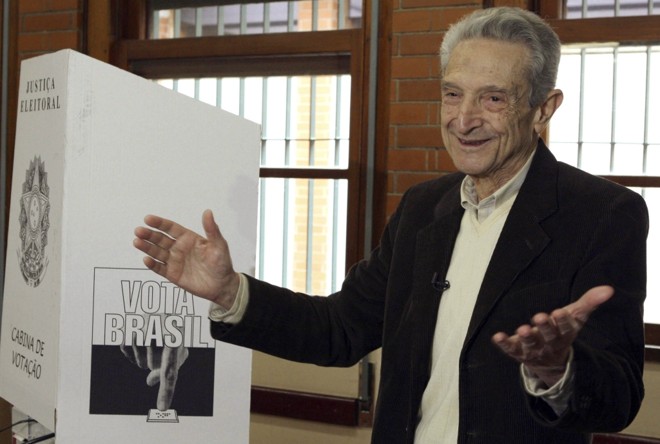 Plínio de Arruda Sampaio vota pela manhã em São Paulo | 