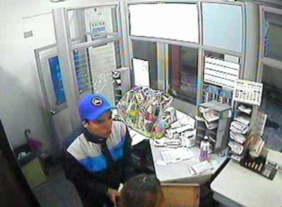 Imagem de câmera de segurança mostra um dos acusados durante assalto | Polícia Civil