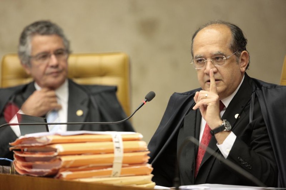 Os ministros Marco Aurélio Mello e Gilmar Mendes na sessão de ontem do STF: título de eleitor não basta | Gil Ferreira / STF