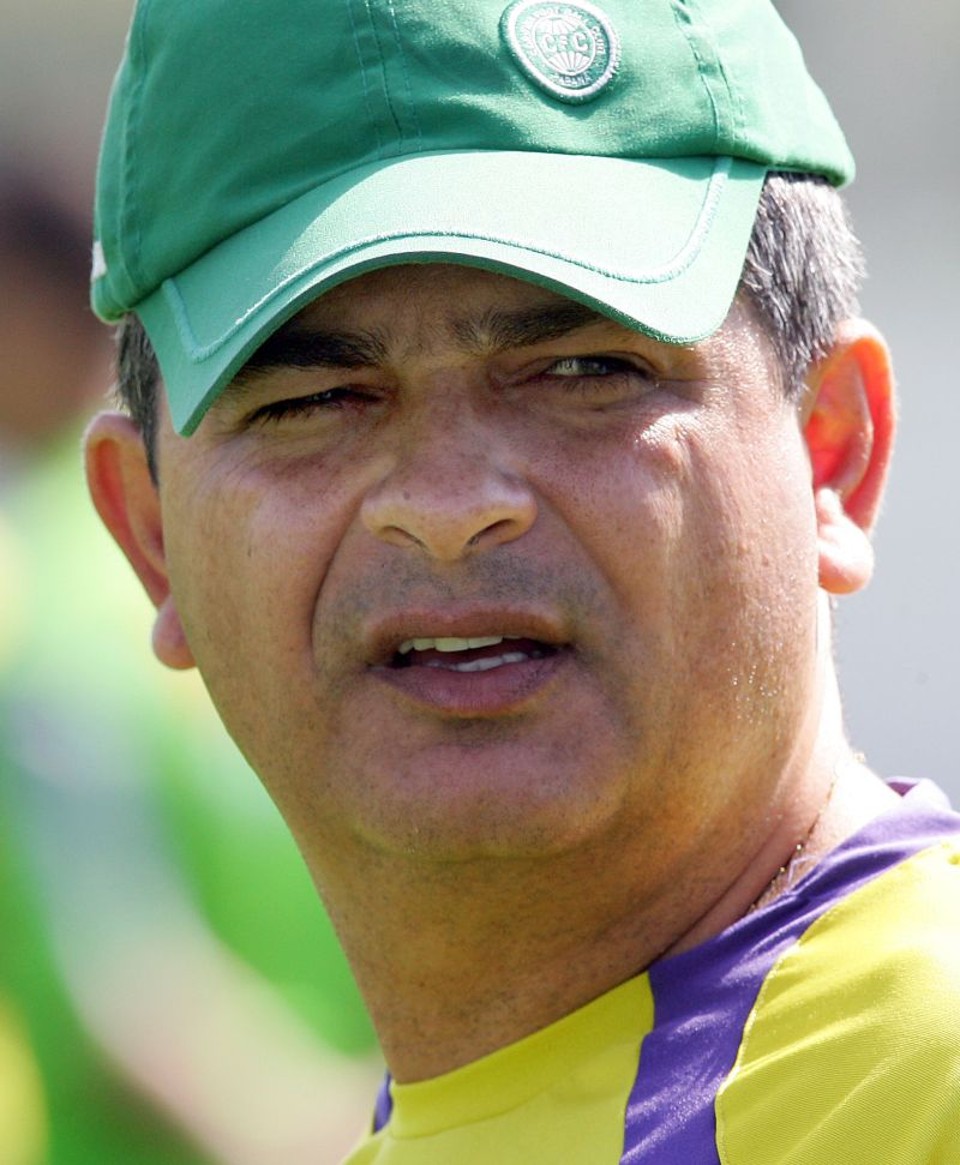 Cortesia com rivais altera a programação alviverde Ney Franco antecipou o treino ontem para observar atividade do Bahia | Hedeson Alves/ Gazeta do Povo