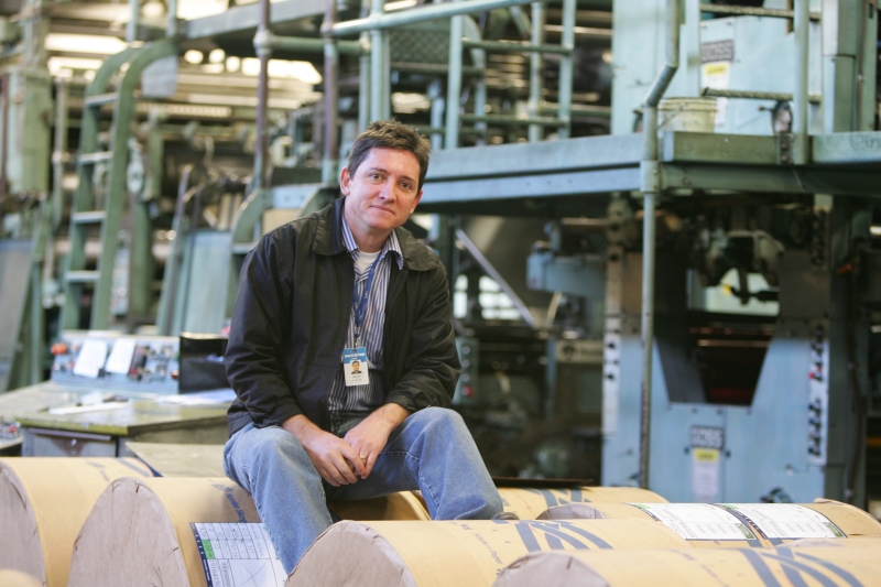 Mauri na gráfica da Gazeta: 21 prêmios em 20 anos de carreira como repórter | Daniel Castellano/Gazeta do Povo