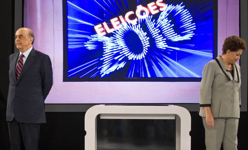 José Serra e Dilma Rousseff no encontro promovido pela Rede Globo: indecisos faziam as perguntas e cada um comentava a resposta do outro | Marlene Bergamo / Folhapress