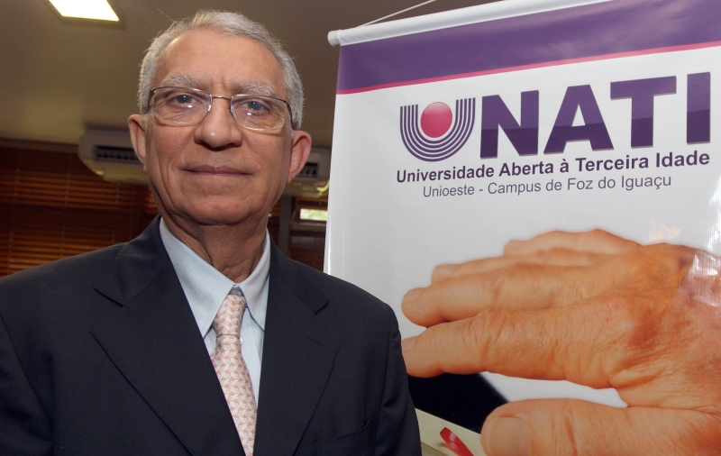 O médico geriatra Euler Esteves Ribeiro coordena uma pesquisa que investiga as causas da longevidade do povo amazonense. Dieta da floresta é um dos fatores avaliados | Christian Rizzi/Gazeta do Povo