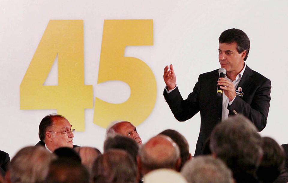 Minha vitória só será completa com a sua vitória, diz Beto a Serra Em discurso, o governador eleito do Paraná, Beto Richa, declara apoio a José Serra e diz que vai mobilizar as forças do estado em favor do tucano | Divulgação