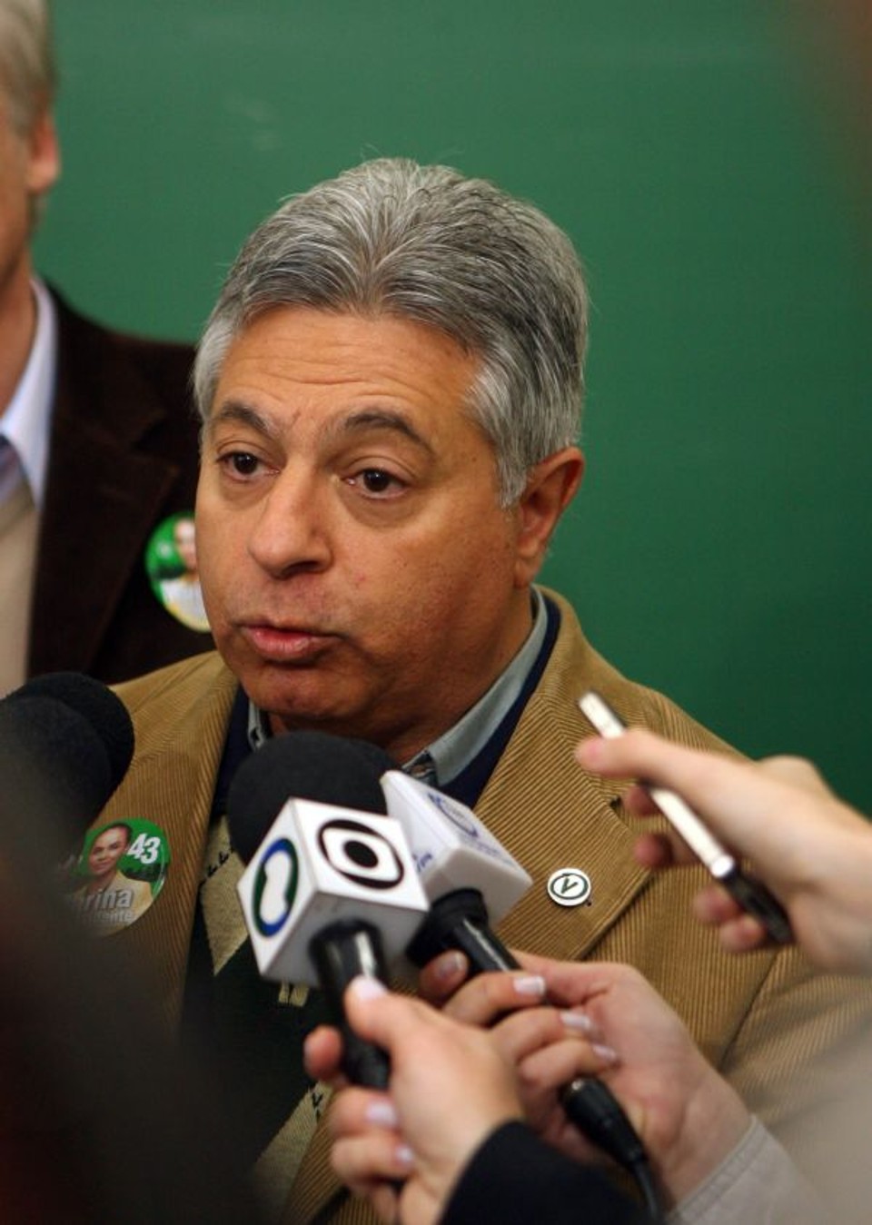 Dois veteranos se preparam para voltar à Câmara Entreguei o gabinete ao Aciolli em 2008 e ele prometeu me devolver. (...) Devo naturalmente assumir a liderança do partido na Câmara", Paulo Salamuni (PV), que assumirá a vaga de Roberto Aciolli na Câmara Municipal de Curitiba | Priscila Forone / Gazeta do Povo