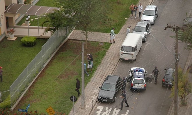 A maior parte do grupo de torcedores do Coritiba e do Paraná que chegou a entrar em confronto fugiu com a chegada da Polícia Militar | 
