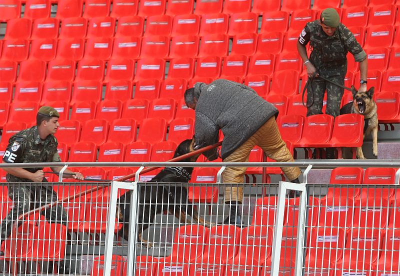 Simulação da Guarda Municipal com a Polícia do Exército visa preparar os agentes para jogos locais | Aniele Nascimento / Agência de Notícias Gazeta do Povo