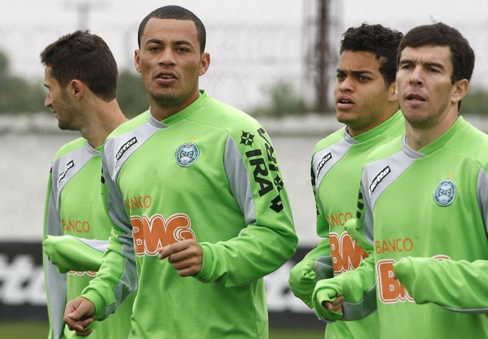 Com gols, Léo Gago se consolida no Coxa Léo Gago diz que se sente em casa no CT da Graciosa, mas reclama do frio | Antonio Costa/Gazeta do Povo