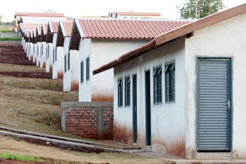 Classe C quer comprar casa e carro em breve Unidades do Minha Casa, Minha Vida: programa busca incentivar compra da casa própria por famílias de renda menor | Gilberto Abelha/Jornal de Londrina