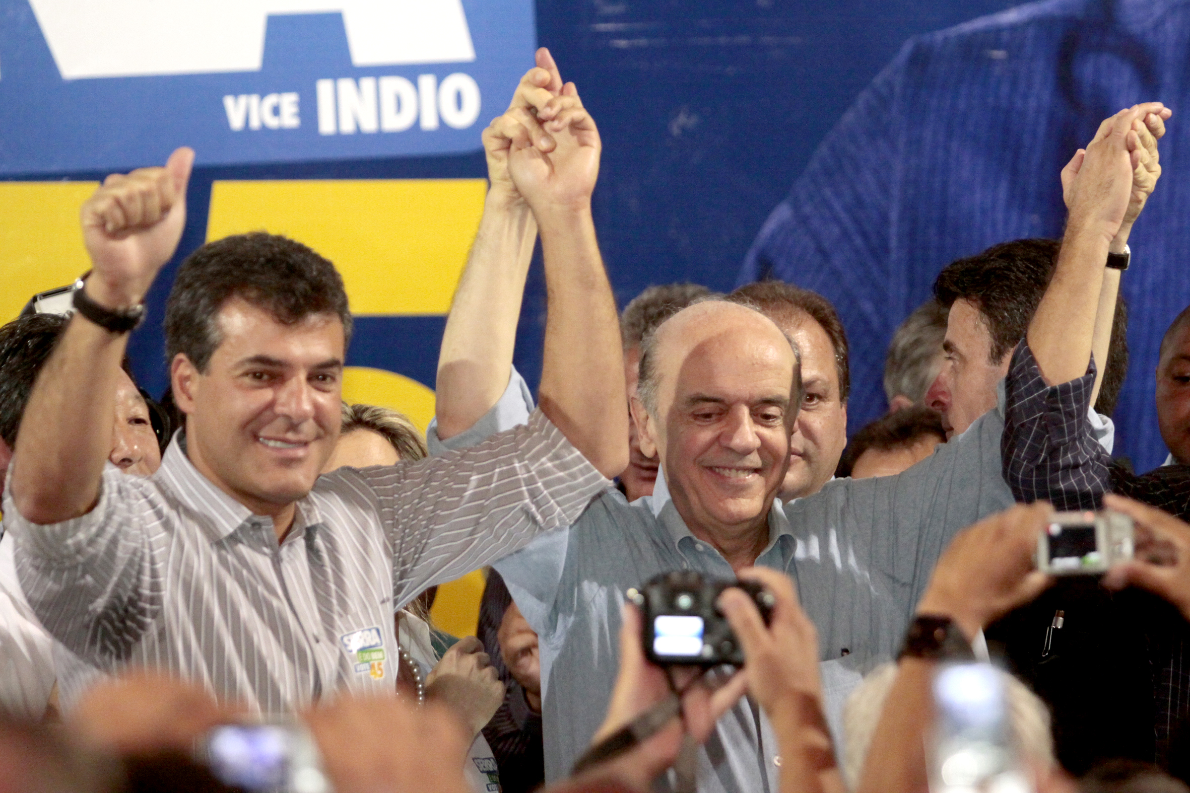 Serra começou a visita ao Paraná por Maringá e deveria encerrá-la em Ponta Grossa, sempre acompanhado de Beto Richa | Ivan Amorin/Gazeta Maringá