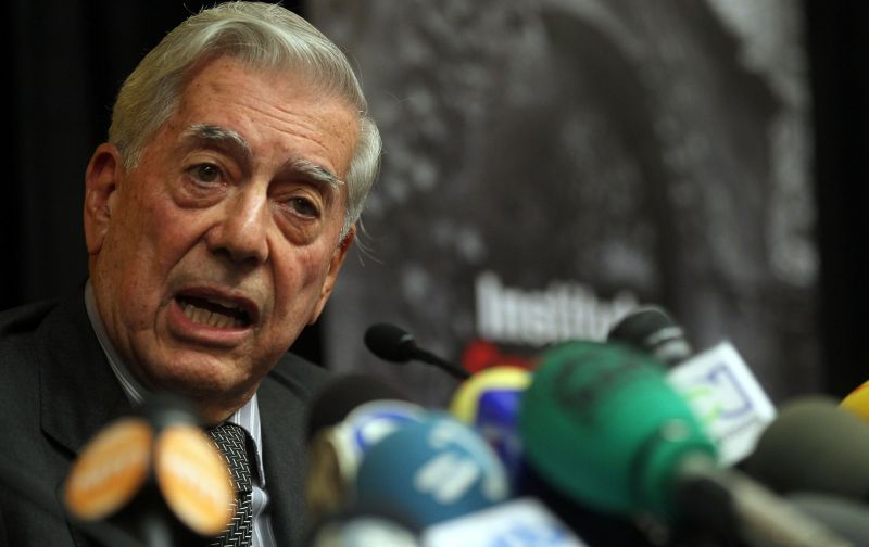 Llosa: o mais recente vencedor do Nobel de Literatura partiu da realidade para construir painéis amplos sobre a realidade das Américas | Mario Tama / AFP