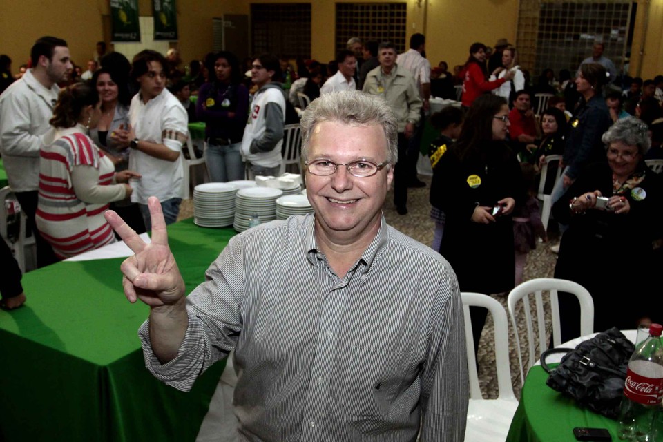 Edmar Arruda, que se elegeu deputado federal, ocorreu em uma chácara, com os apoioadores da campanha | Ivan Amorin/Gazeta do Povo