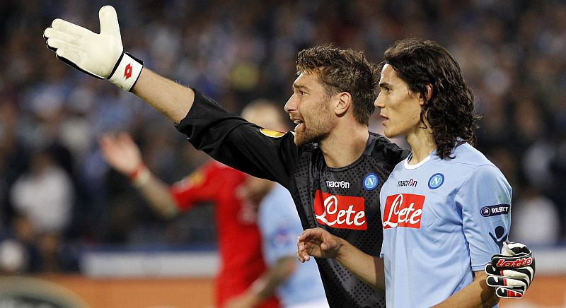 De Sanctis orienta Cavani no empate entre Napoli e Liverpool | Ciro de Luca / Reuters